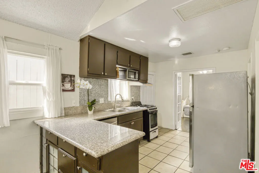 6431 Dix Street, Los Angeles, California 90068 home-pic-12